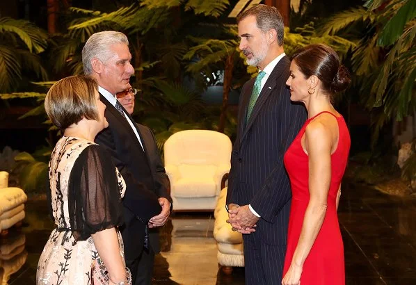 The Queen wore a red Carolina Herrera dress. Jimmy Choo metallic leather gold sandals, Carolina Herrera clutch