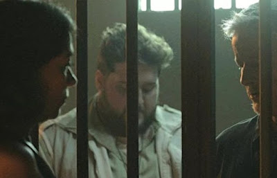 O Sétimo Guardião: Humilhada, Valentina terá que beber água da torneira Valentina é presa na novela das 21h, O Sétimo Guardião (Foto: Reprodução)
