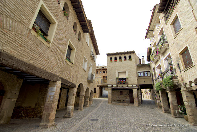 Calles de Alquézar por El Guisante Verde Project