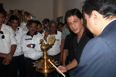 Shahrukh khan at parna yoga centre in pune