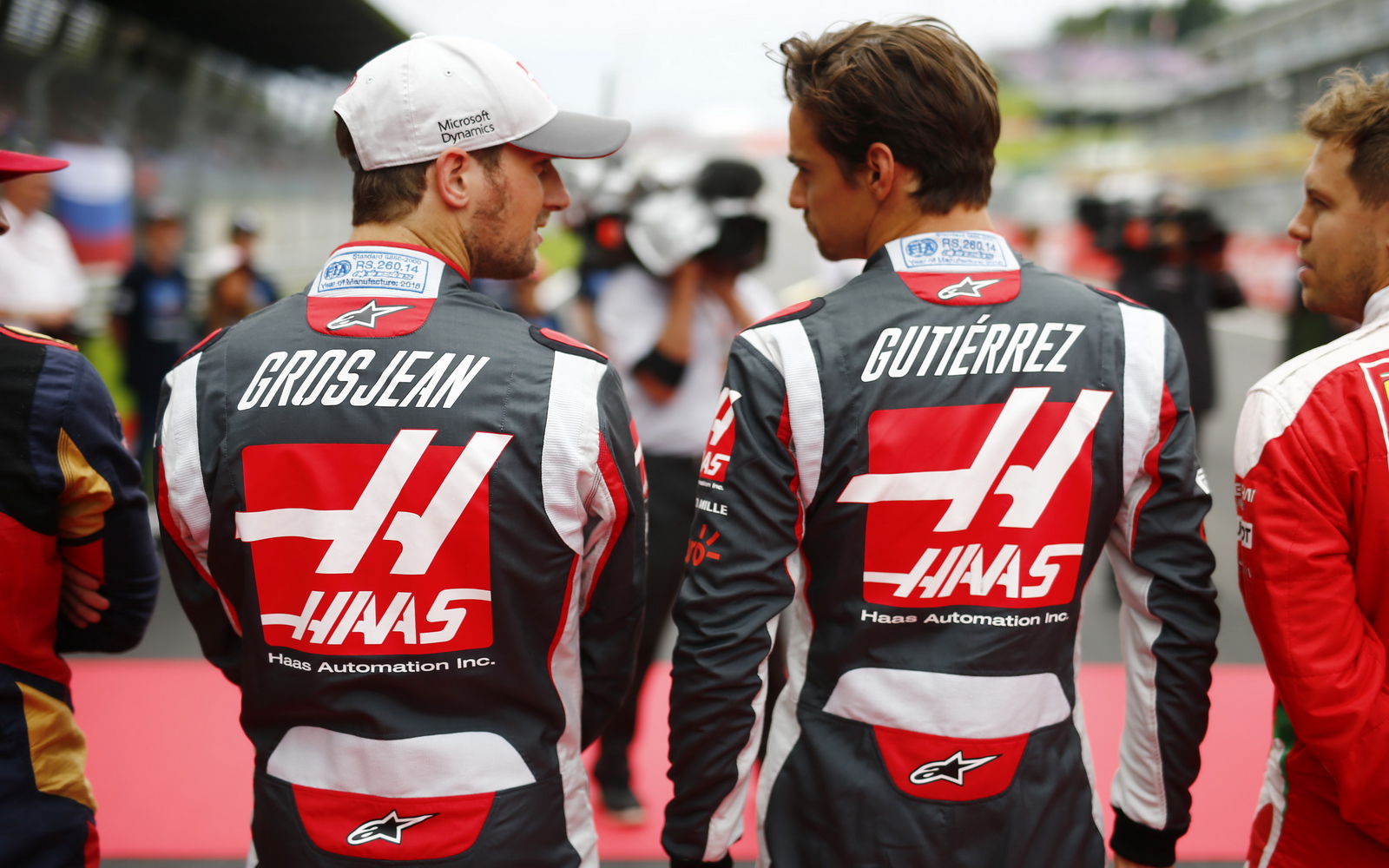 Haas одежда. Менеджер haas. Футболка haas f1 team 2016. Хаас одежда. Одежда haas f1.