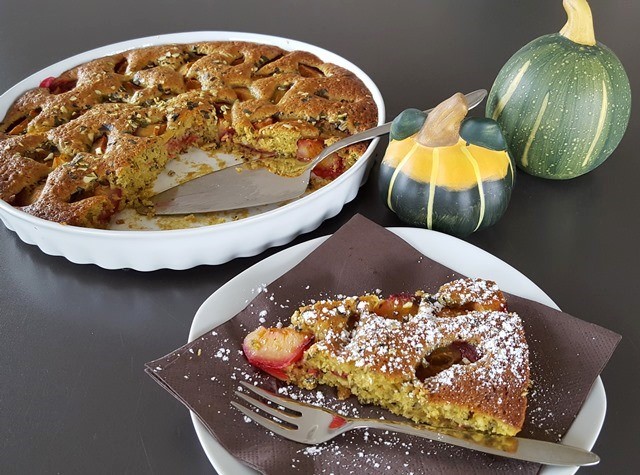 Kürbiskernkuchen mit Pflaumen