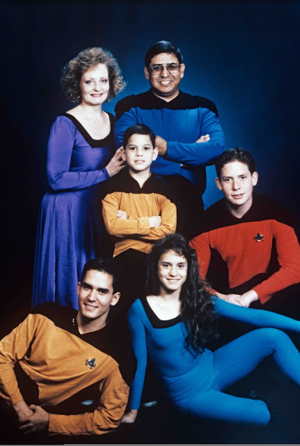 The Good, The Bad, and Mostly, The Ugly: 35 Awkward Olan Mills Photos