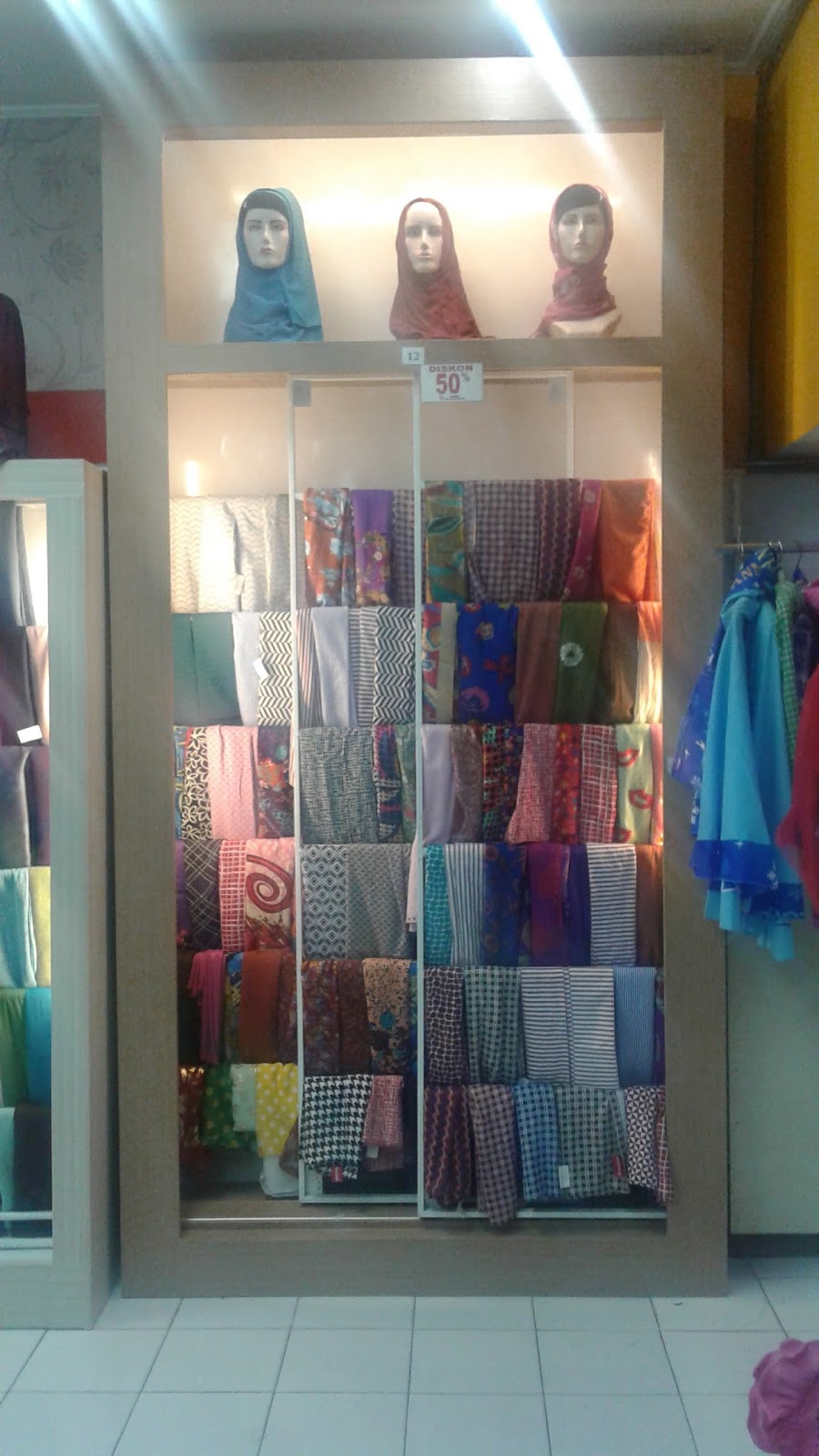 Contoh Desain Interior Toko Jilbab