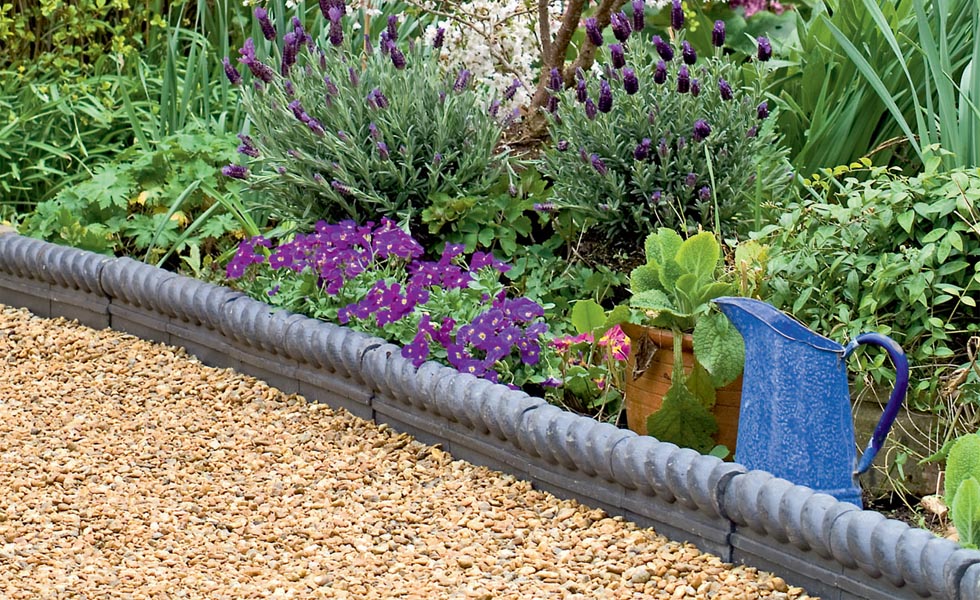 8 Creative Steps How to Lay a Affordable BudgetFriendly Gravel Paths