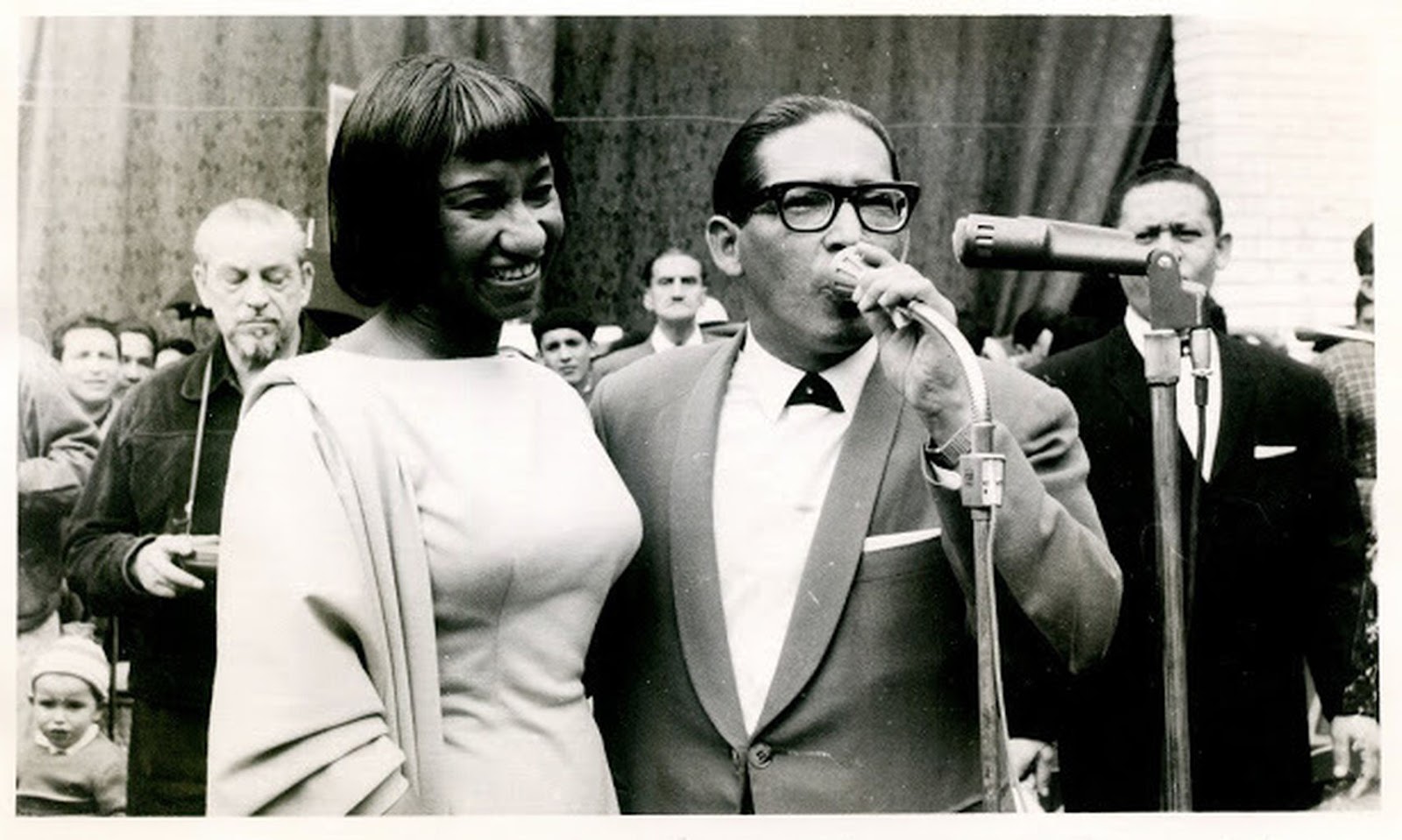 Del Castillo Literario: La música que el Comandante no pudo parar