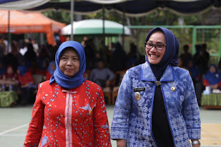 Sekolah Sebagai Lembaga Pelestari Budaya Sekolah Sebagai Lembaga Pelestari Budaya
