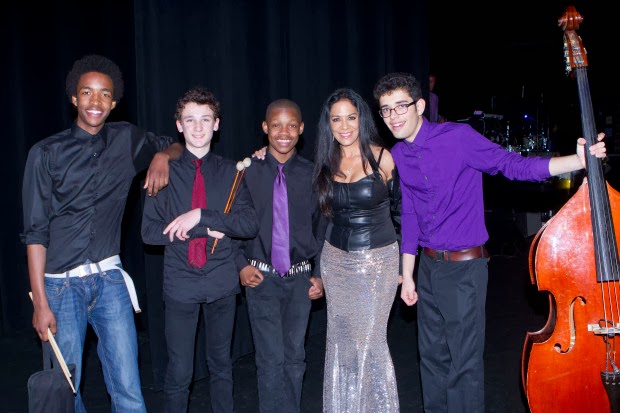 http://postnewsgroup.com/blog/2014/02/11/star-concert-raises-110000-funds-oakland-schools/