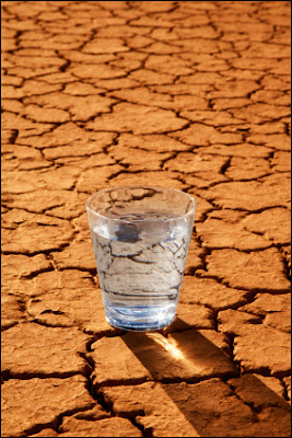 Verre d'eau dans le désert Verre d'eau dans le désert