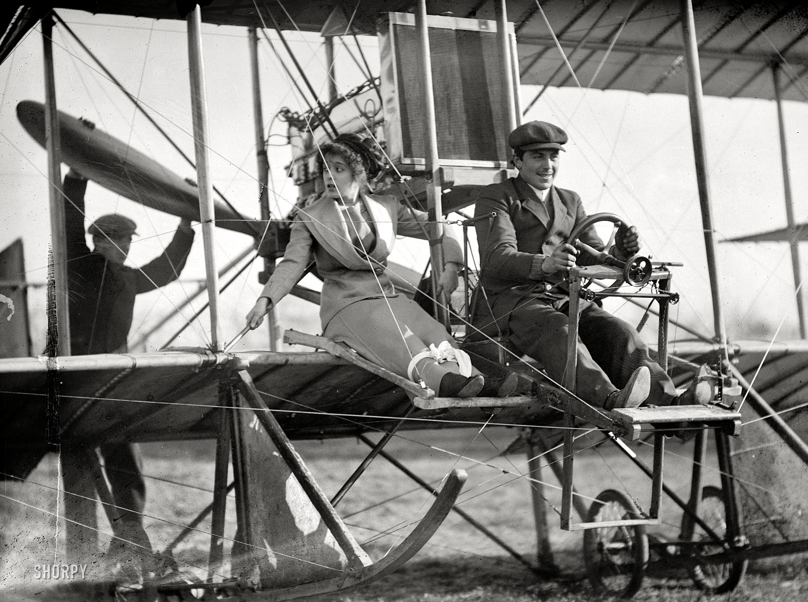 американские летчики сша 20 века. ссср школы 30х. первые автомобили на улицах. автомобили первой половины 20 века. первый год двадцать первого века.