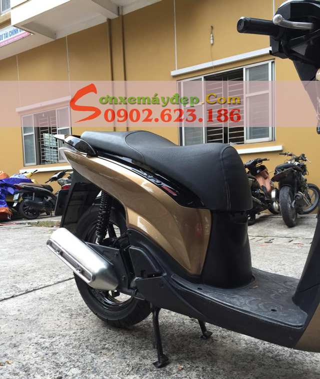 Sơn xe Honda Sh lên Sporty màu nâu vàng Sơn xe Honda Sh lên Sporty màu nâu vàng