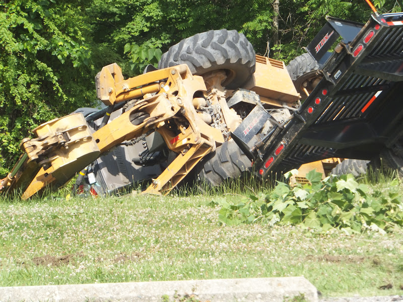 The River City News: CITY EMPLOYEE PULLED FROM BACKHOE THAT FLIPPED IN ...