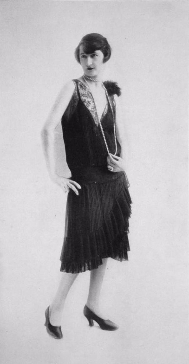 Fashion in the Roaring Twenties: 36 Gorgeous Vintage Photos of Women in ...