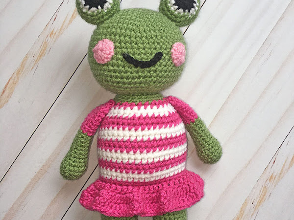 Mia the Frog - A Free Crochet Pattern