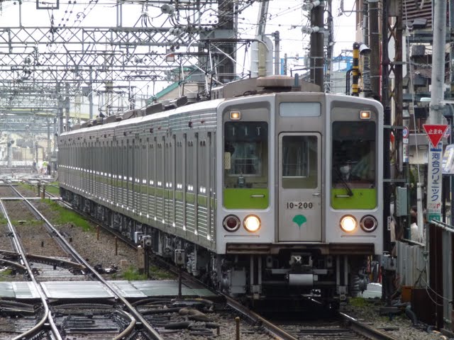 都営新宿線　回送2　10-000形200F