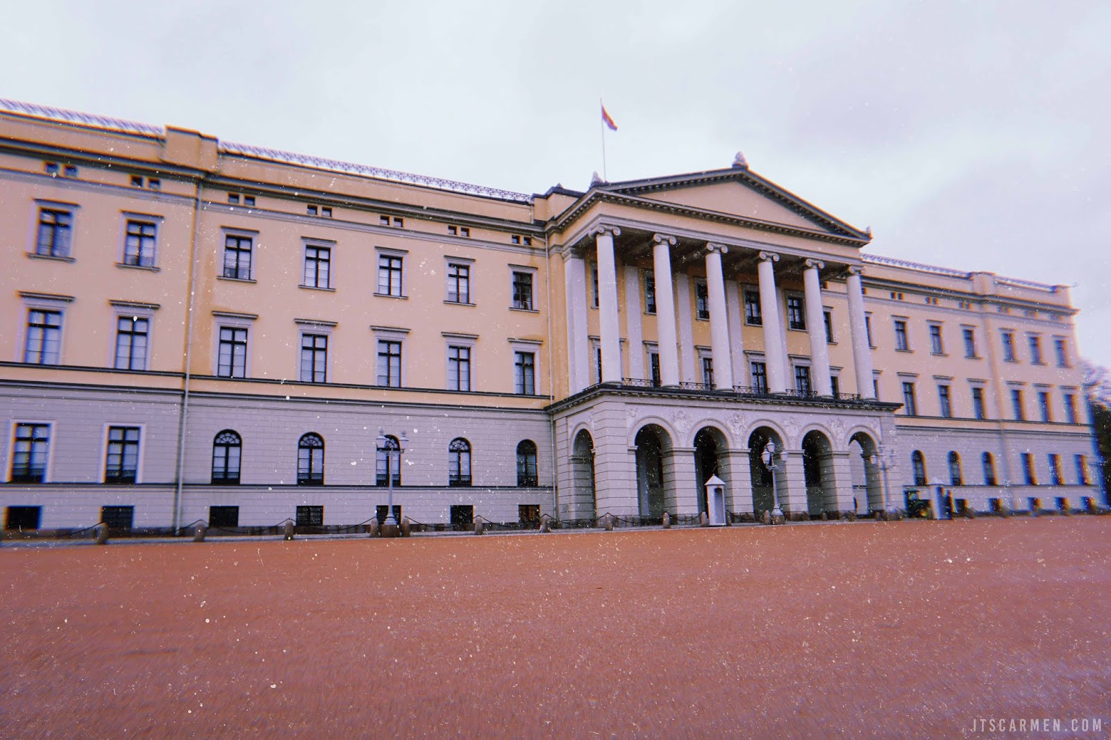 The Royal Palace in Norway King & Queen of Norway live at the Royal Palace in Oslo