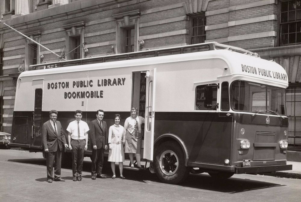 Long Before Amazon, There Were Bookmobiles! These 30 Librarieson