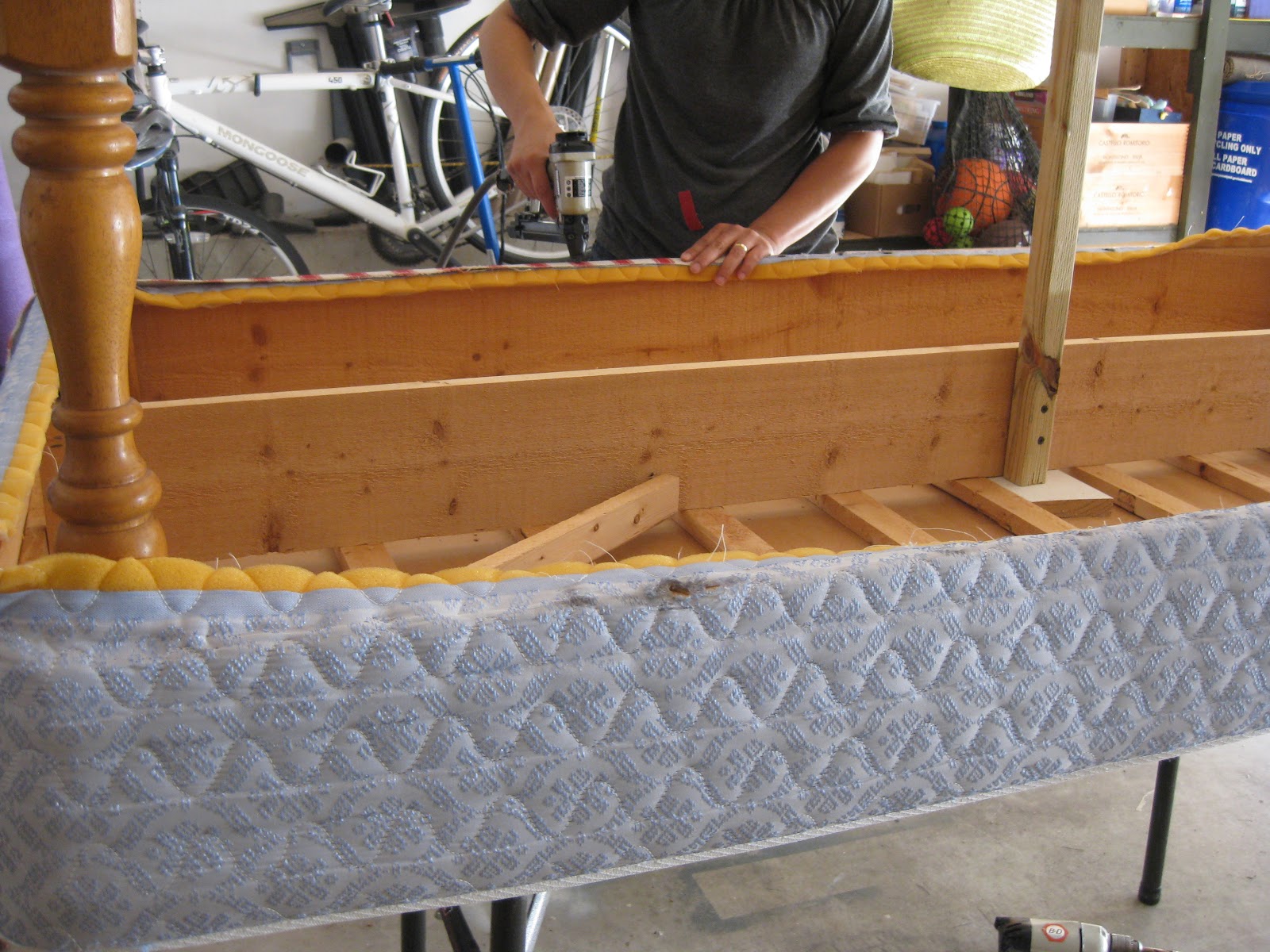 Daybed From Box Spring + Legs Remodelando la Casa