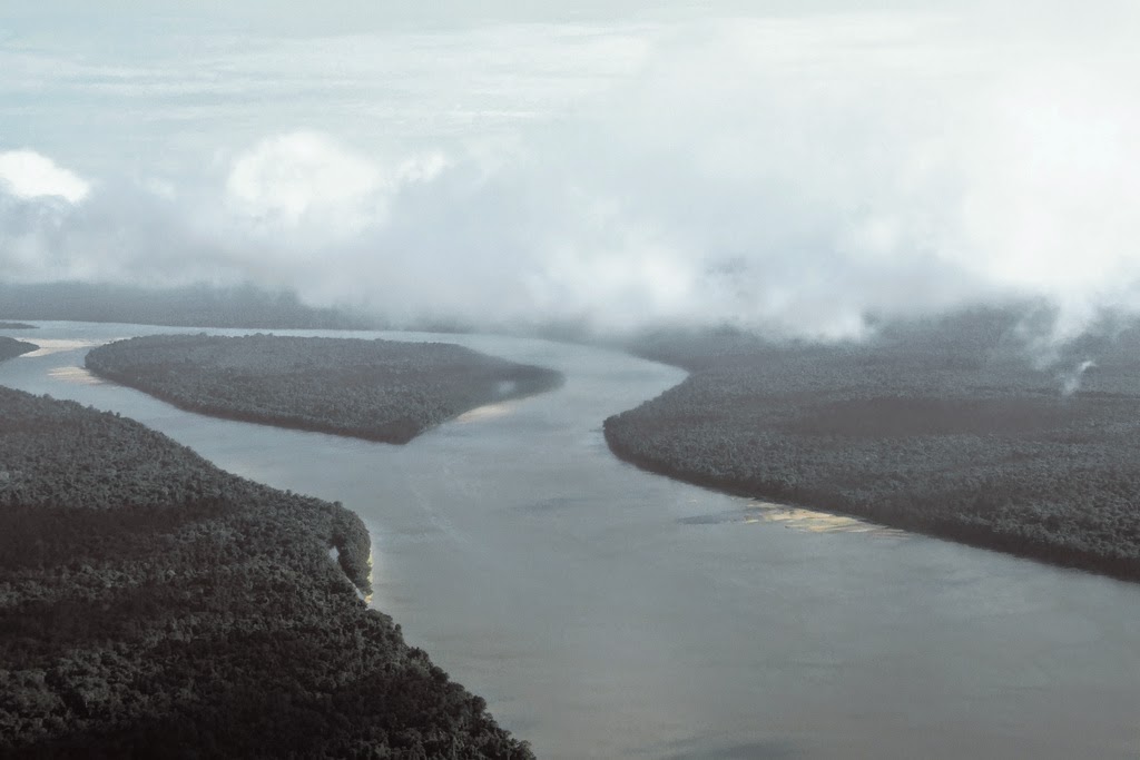 DISCOVER THE BRAZIL Do you know why the Amazon River flows backwards?