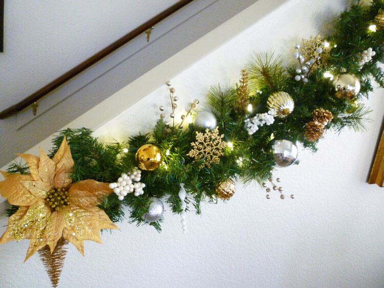 Christmas Garland On The Stairs - Step By Step Tutorial