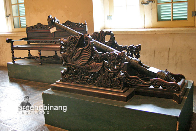 meriam antik museum fatahillah jakarta