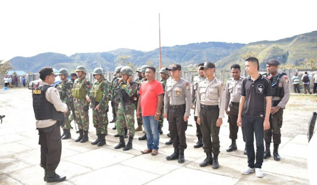 Polres Lanny Jaya Amankan Pelantikan 71 Kades Polres Lanny Jaya Amankan Pelantikan 71 Kades