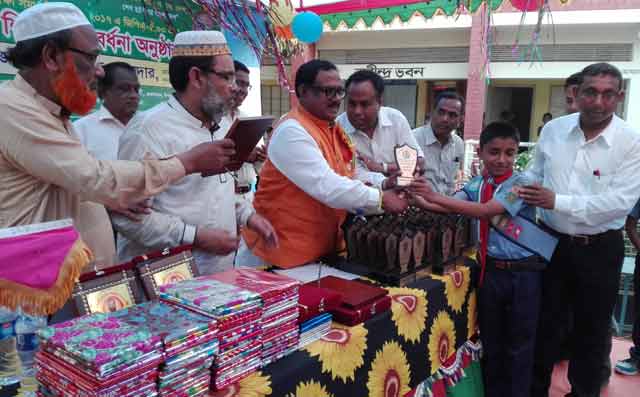 সাপাহার মডেল সরকারি প্রাথমিক বিদ্যালয়ের কৃতি শিক্ষার্থীদের সংবর্ধনা Saptaharan Model Government Primary School students reception