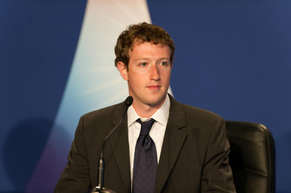 Mark Zuckerberg se tient devant le tribunal pour défendre Ookolos