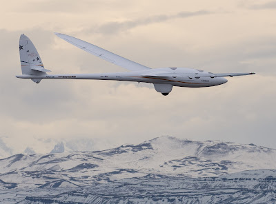 glider: sailplane smashes the record for high-altitude flight glider: sailplane smashes the record for high-altitude flight Riding the wind higher than the range Mountains,