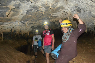 Menyusuri gua (caving) Menyusuri gua (caving) Mulu National Park