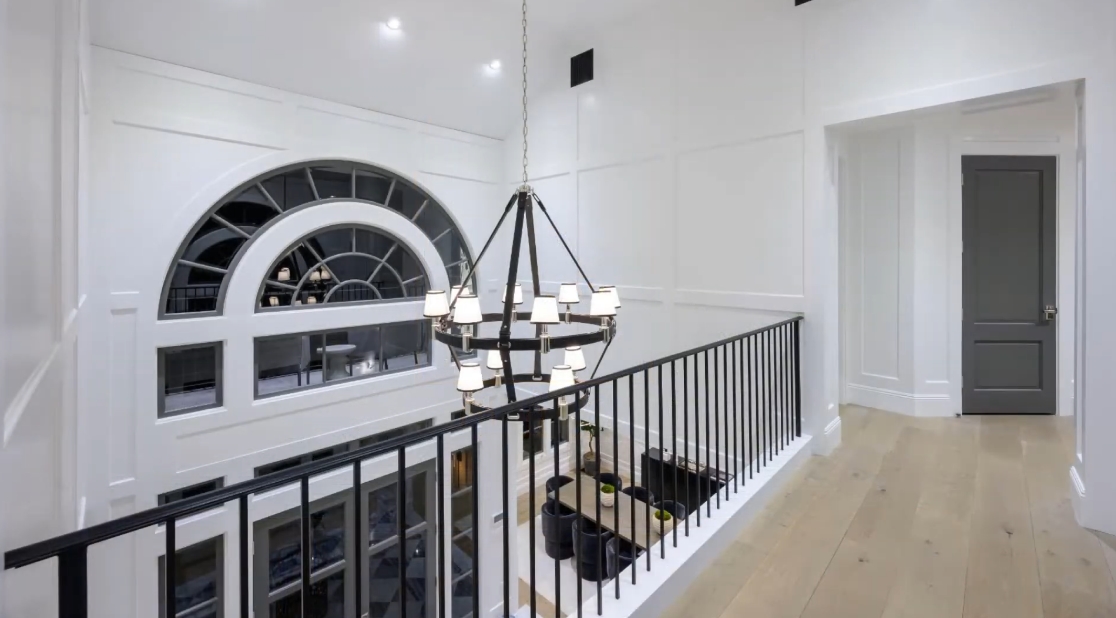Tour 14023 Aubrey Rd, Beverly Hills, CA vs. 31 Interior Design Photos