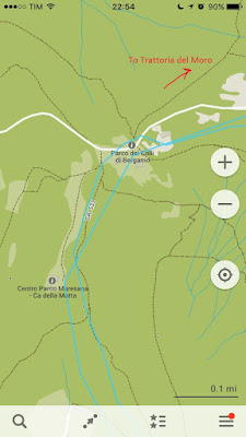 MAPS.ME screenshot showing the confluence of trails at La Maresana. Dotted lines show different trail options.