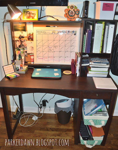 Parker Dawn How I Organize my Desk For Studying