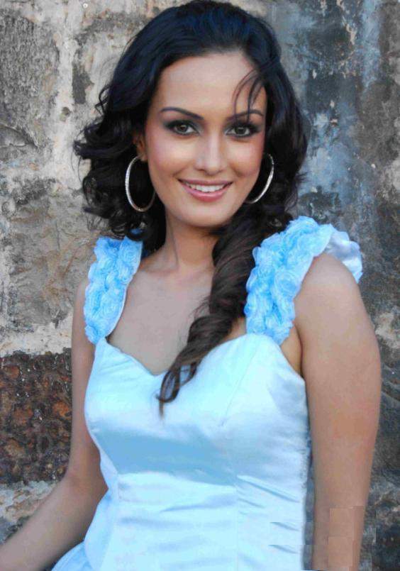 Gak Tak Reken: Actress Nisha Rawal Wallpapers, Pics, Biography, Nisha