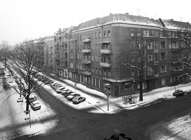 At the corner of Hufelandstrasse and BoÌtzowstrasse.