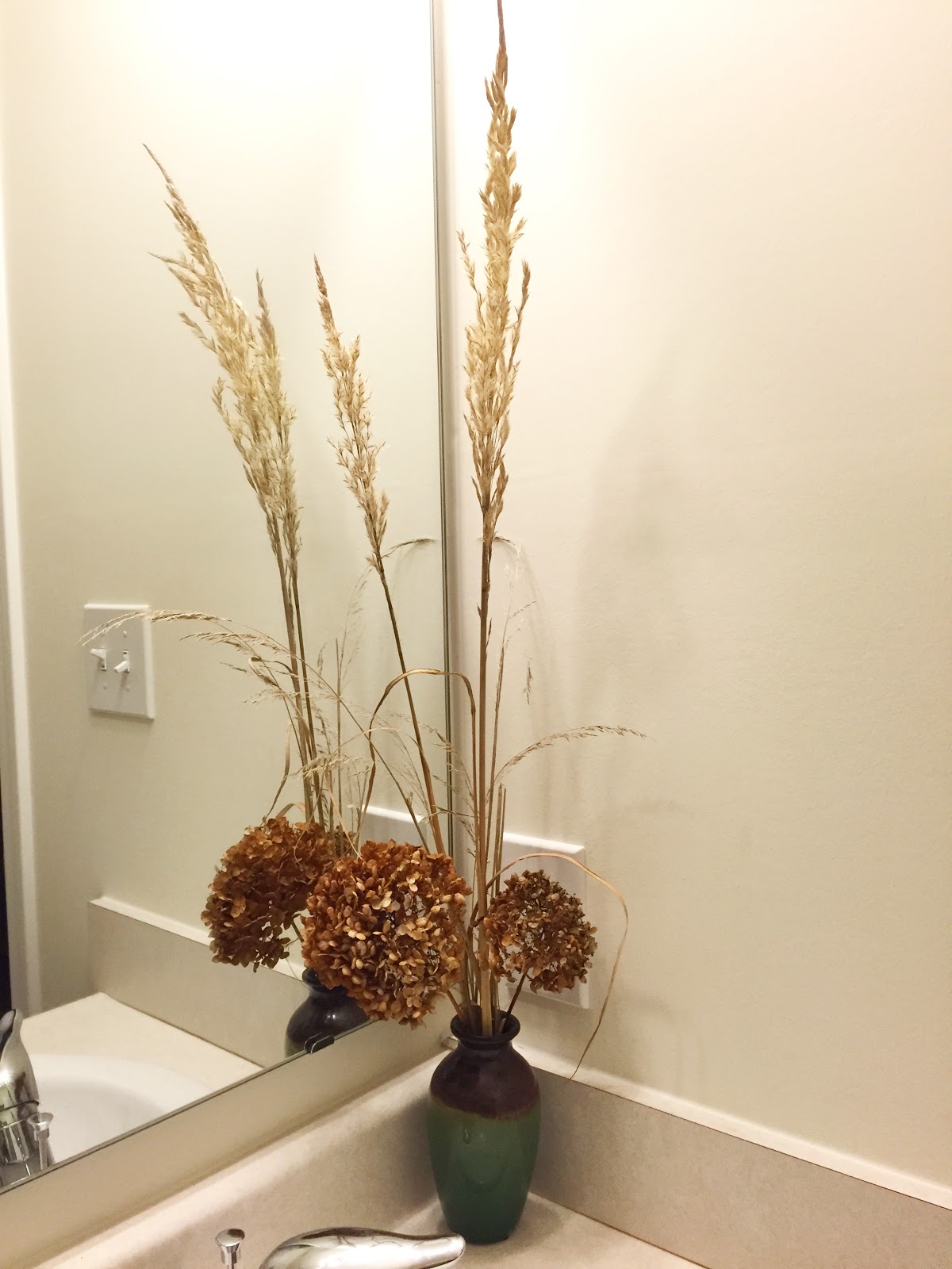 bathroom dried grass flower arrangement