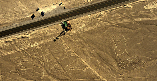 Caminhão estraga Linhas de Nazca no Peru - Capa
