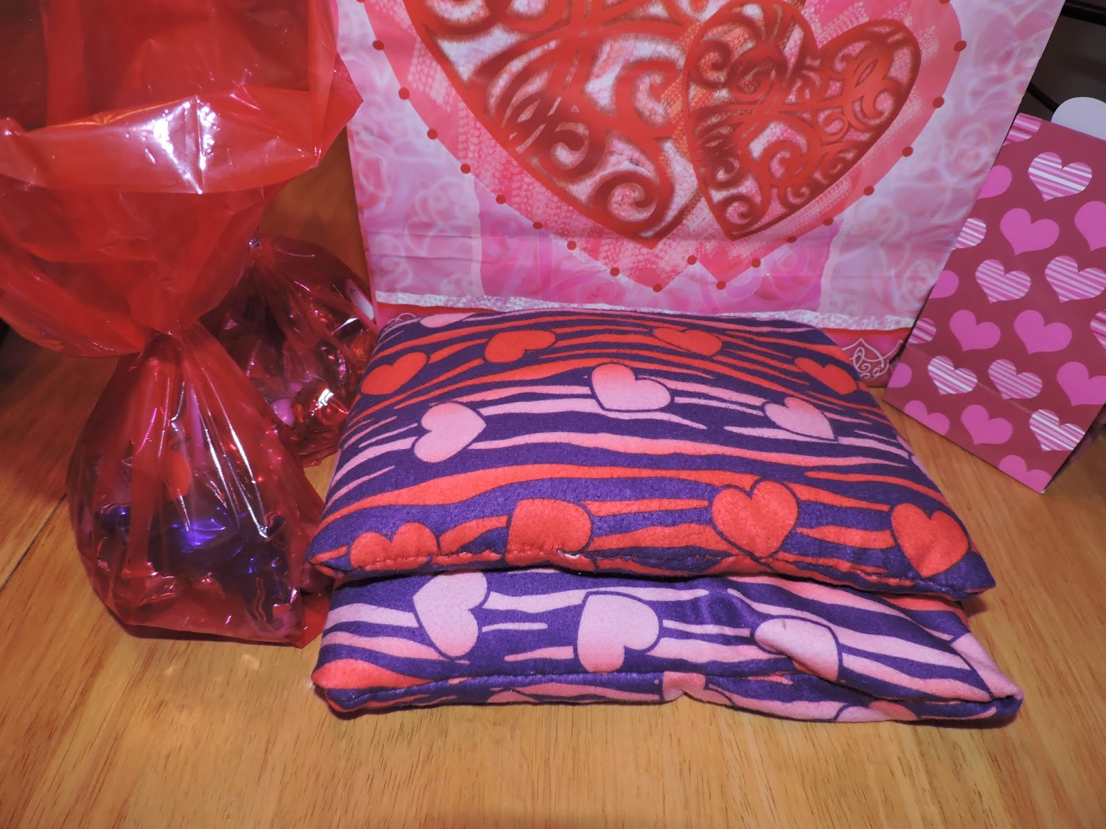Funky Frugal Mommy: DIY Valentine's Warm Packs