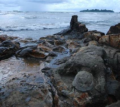 batu malin kundang tempat wisata padang sumbar