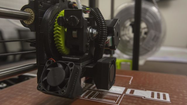 美國海軍陸戰隊使用3D列印機進行列印零件