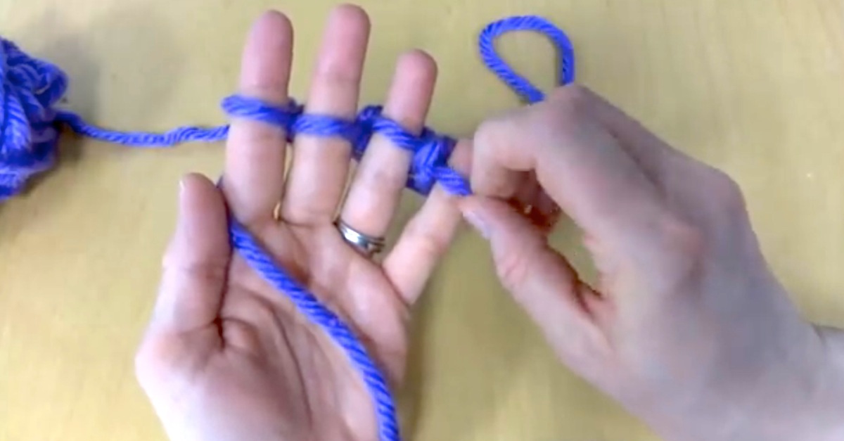 Brush Up On Your Finger-Knitting Techniques With These Awesome DIY ...