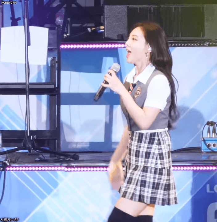 180623 트둥이네 🐰토끼 나연이 What is Love+Heartshaker+TT 직캠 롯데 패밀리 콘서트 | 인스티즈