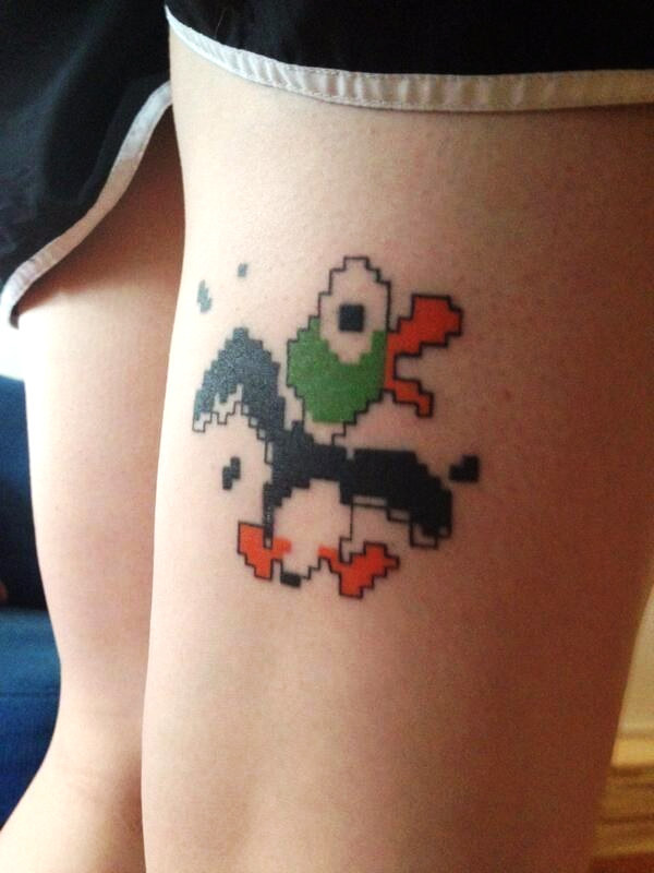 Tatuaje de un pato de video juego de los 90