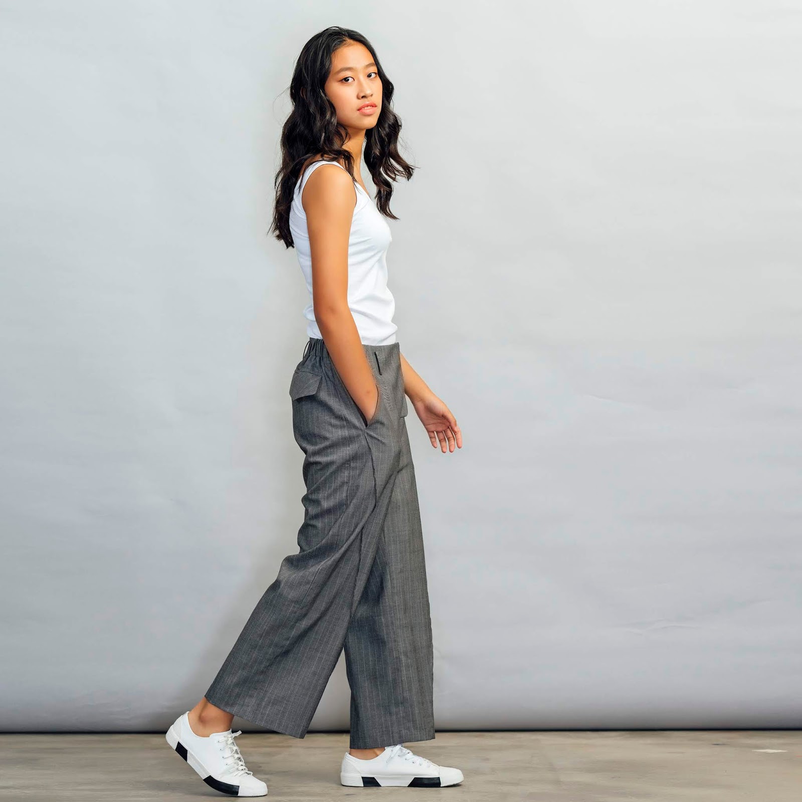 sstein ダークグレー ストライプ ワイドパンツ グレーのストライプスーツワイドパンツ_ - ショップ Linnnnng by
