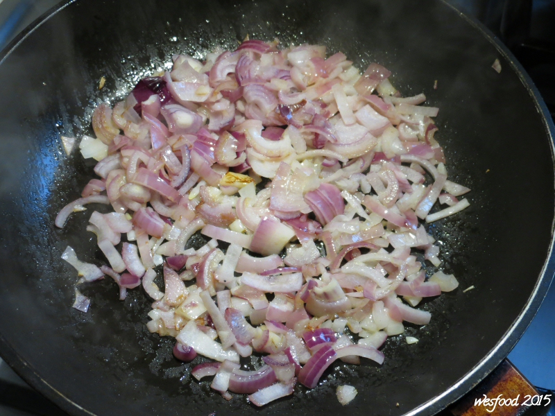 WesFood - Herr Westerhausen kocht ...: Hähnchenleber mit Apfel, Zwiebel ...