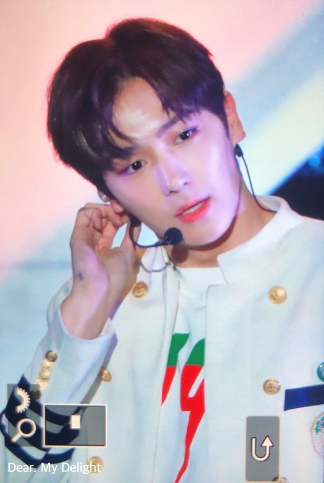 팬싸하고 온 거 티내는 더보이즈 멤버.jpg | 인스티즈