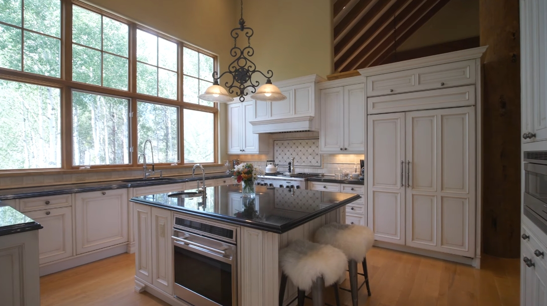 27 Photos vs. 2442 Fenno Dr, Edwards, CO Luxury Home Interior Design Tour