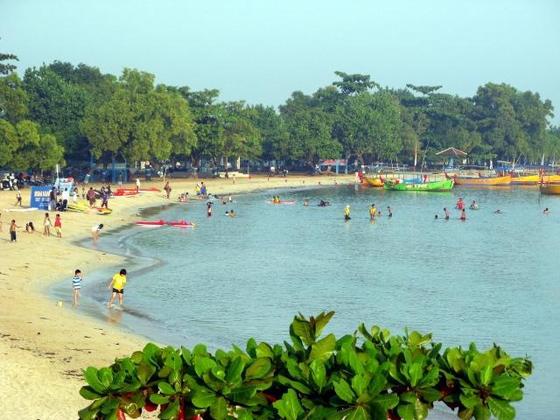 Pantai Bandengan facilities