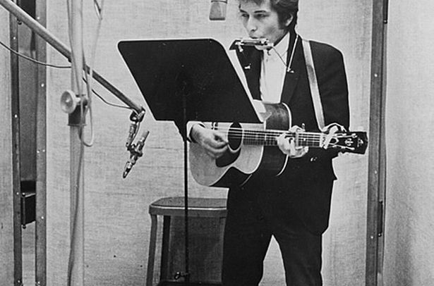 bob dylan a classic essay Bob dylan - live 1966: the royal albert hall concert music bob dylan - live 1966: the 54-page booklet features a variety of classic photos and an evocative, personal liner essay penned by st paul bluesman tony glover that is itself deserving of a grammy nomination. bob dylan a classic essay Bob dylan - live 1966: the royal albert hall concert music bob dylan - live 1966: the 54-page booklet features a variety of classic photos and an evocative, personal liner essay penned by st paul bluesman tony glover that is itself deserving of a grammy nomination.