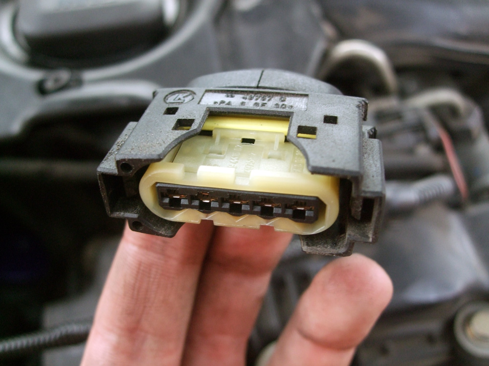 Bmw 330d air filter location #5